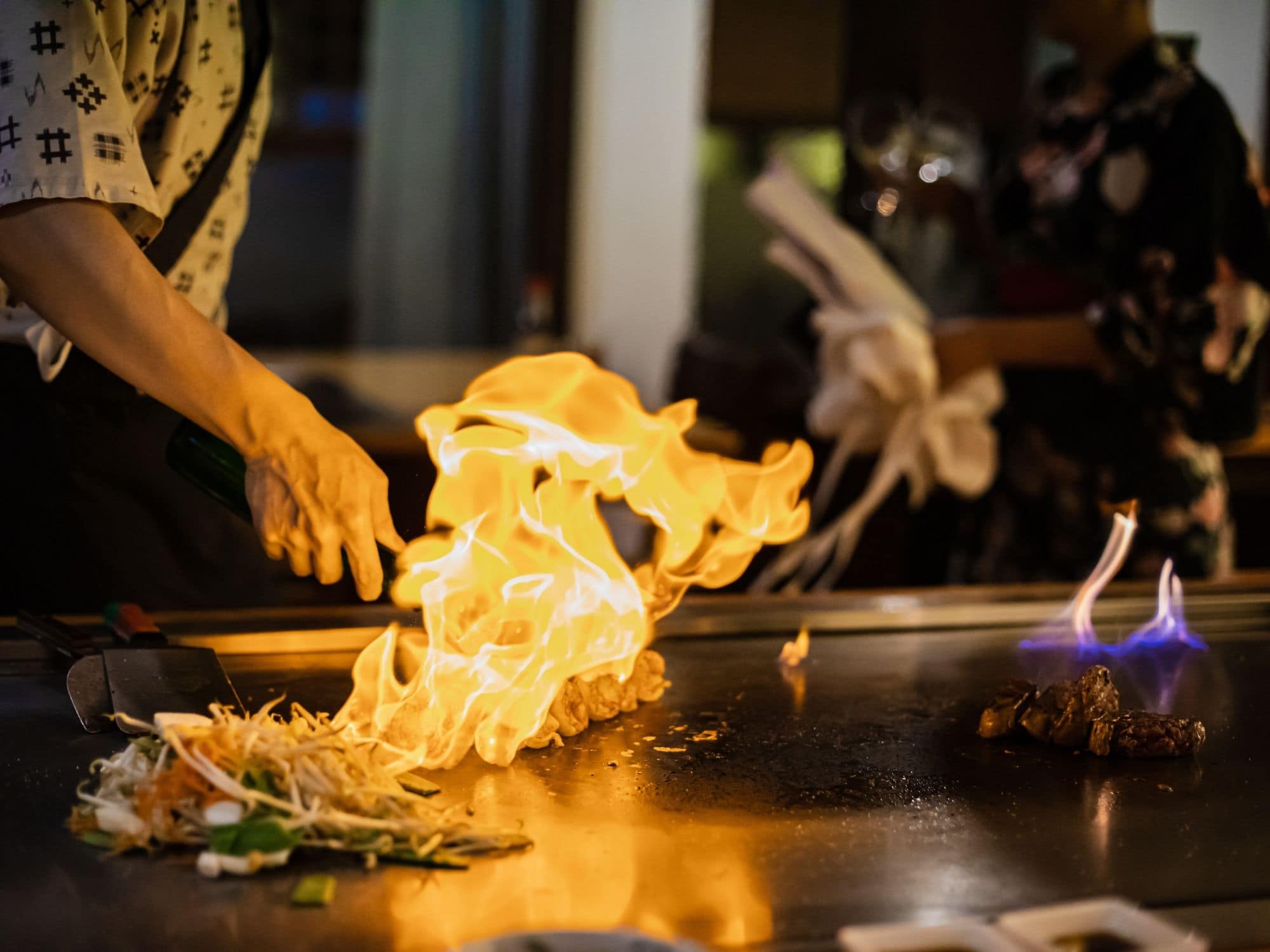 Teppanyaki Grill mit Feuer