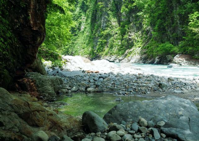 Natürliche heiße Quellen um Unazuki Onsen