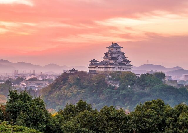 Sonnenuntergang an der Burg Himeji, Japan